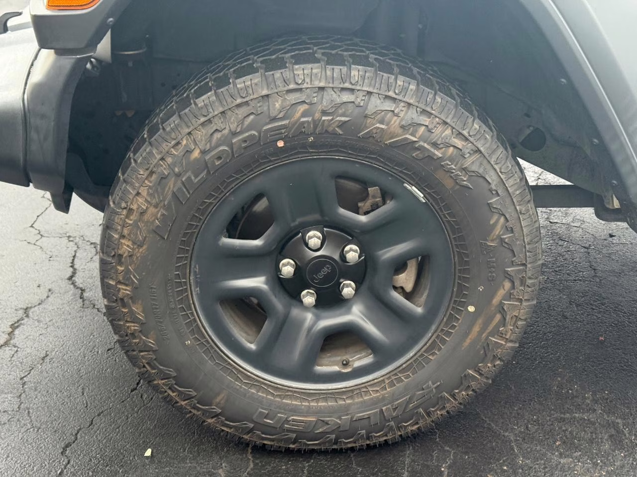 2020 Bright White Clearcoat Jeep Gladiator Sport 4X4 Truck