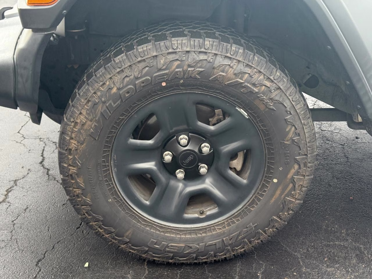2020 Bright White Clearcoat Jeep Gladiator Sport 4X4 Truck