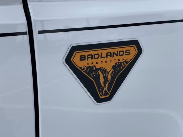 2026 Oxford White Ford Bronco Badlands 4X4 Convertible