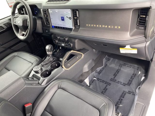 2026 Oxford White Ford Bronco Badlands 4X4 Convertible