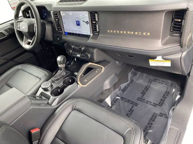 2026 Oxford White Ford Bronco Badlands 4X4 Convertible