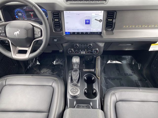 2026 Oxford White Ford Bronco Badlands 4X4 Convertible