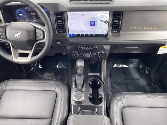 2026 Oxford White Ford Bronco Badlands 4X4 Convertible