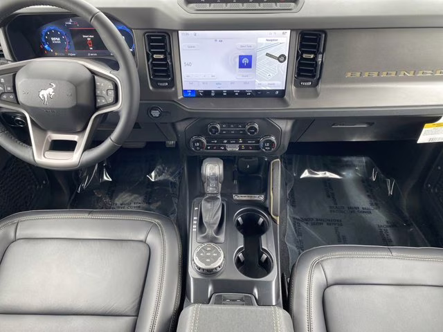 2026 Oxford White Ford Bronco Badlands 4X4 Convertible