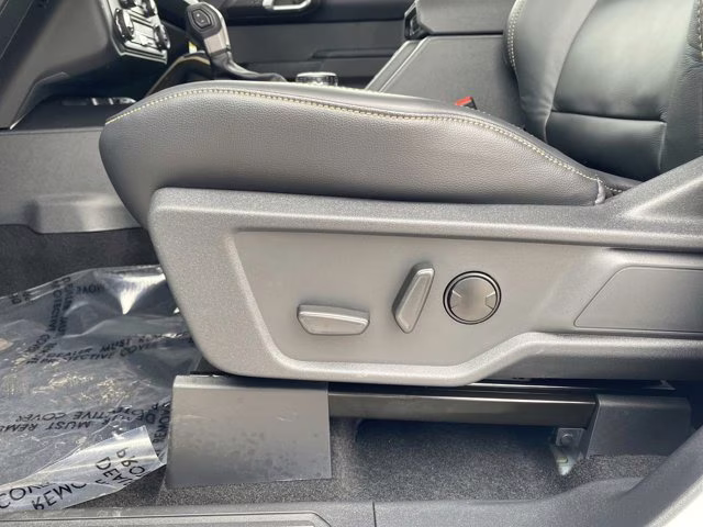 2026 Oxford White Ford Bronco Badlands 4X4 Convertible