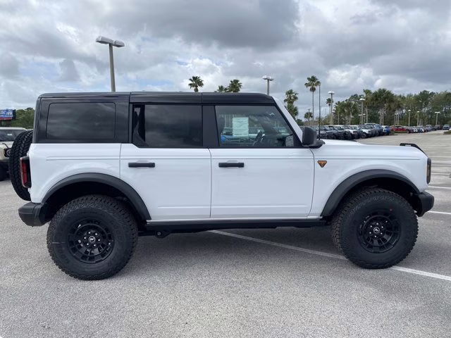 2026 Oxford White Ford Bronco Badlands 4X4 Convertible