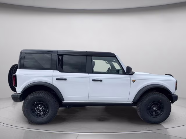 2026 Oxford White Ford Bronco Badlands 4X4 Convertible