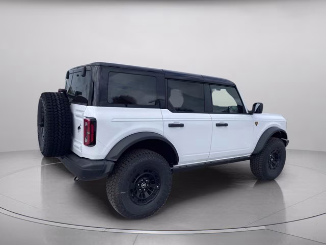 2026 Oxford White Ford Bronco Badlands 4X4 Convertible