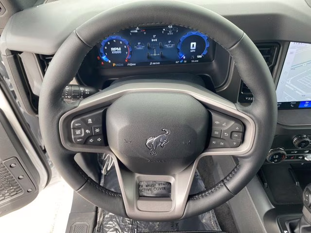 2026 Oxford White Ford Bronco Badlands 4X4 Convertible