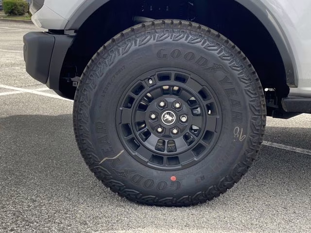2026 Oxford White Ford Bronco Badlands 4X4 Convertible