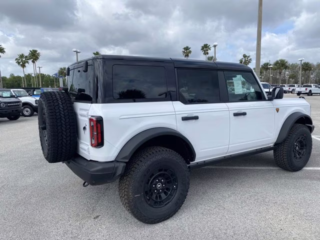 2026 Oxford White Ford Bronco Badlands 4X4 Convertible