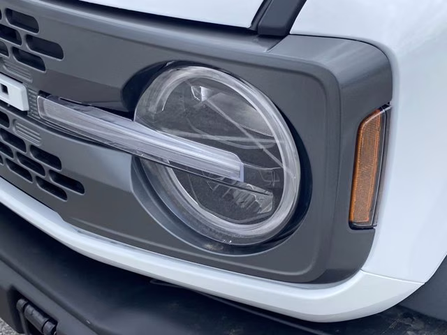 2026 Oxford White Ford Bronco Badlands 4X4 Convertible