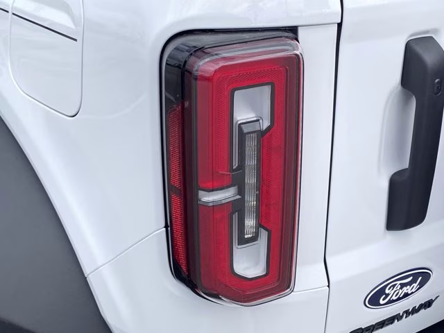2026 Oxford White Ford Bronco Badlands 4X4 Convertible