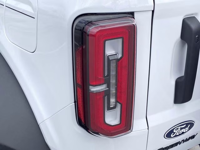 2026 Oxford White Ford Bronco Badlands 4X4 Convertible