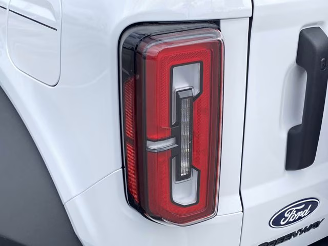 2026 Oxford White Ford Bronco Badlands 4X4 Convertible