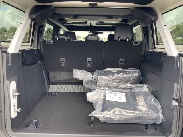 2026 Oxford White Ford Bronco Badlands 4X4 Convertible