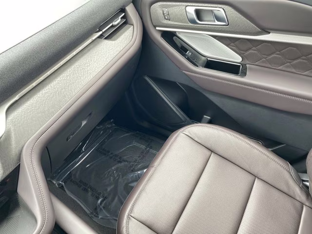 2026 Star White Metallic Tri-Coat Ford Explorer Platinum 4X4 SUV