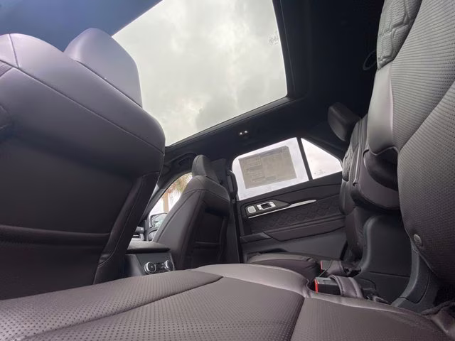 2026 Star White Metallic Tri-Coat Ford Explorer Platinum 4X4 SUV