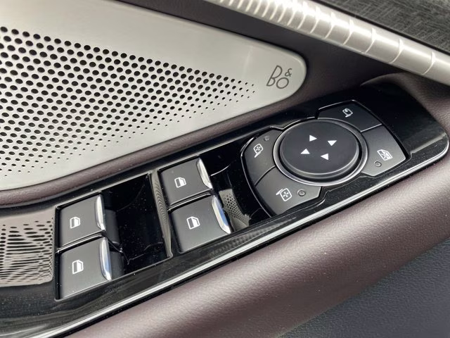 2026 Star White Metallic Tri-Coat Ford Explorer Platinum 4X4 SUV