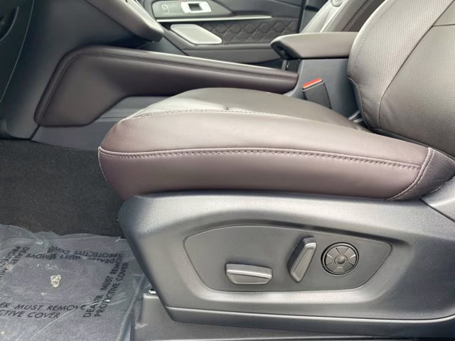 2026 Star White Metallic Tri-Coat Ford Explorer Platinum 4X4 SUV