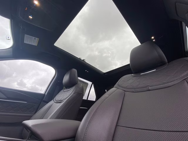 2026 Star White Metallic Tri-Coat Ford Explorer Platinum 4X4 SUV