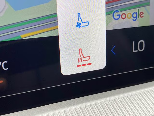 2026 Star White Metallic Tri-Coat Ford Explorer Platinum 4X4 SUV