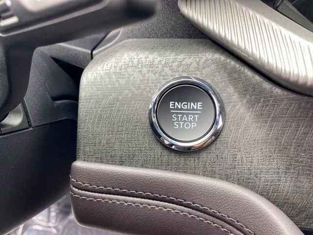 2026 Star White Metallic Tri-Coat Ford Explorer Platinum 4X4 SUV