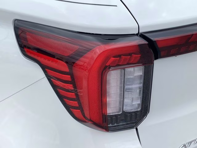 2026 Star White Metallic Tri-Coat Ford Explorer Platinum 4X4 SUV