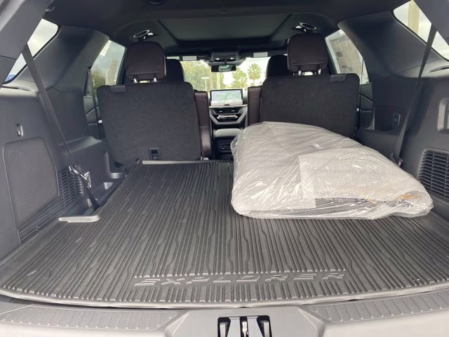 2026 Star White Metallic Tri-Coat Ford Explorer Platinum 4X4 SUV