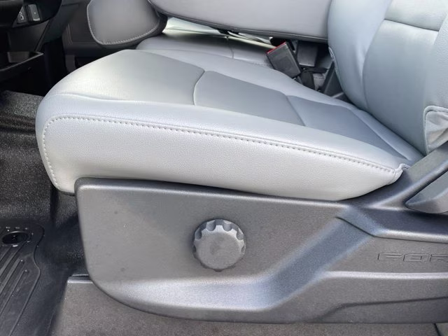 2026 Oxford White Ford Super Duty F-350 SRW XL RWD Truck