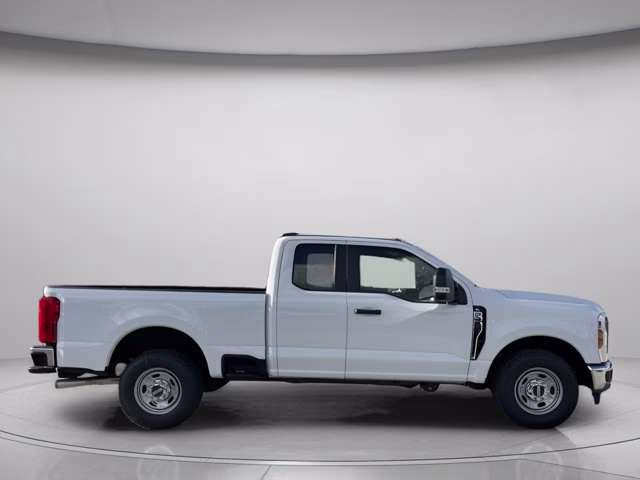 2026 Oxford White Ford Super Duty F-350 SRW XL RWD Truck