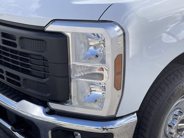 2026 Oxford White Ford Super Duty F-350 SRW XL RWD Truck