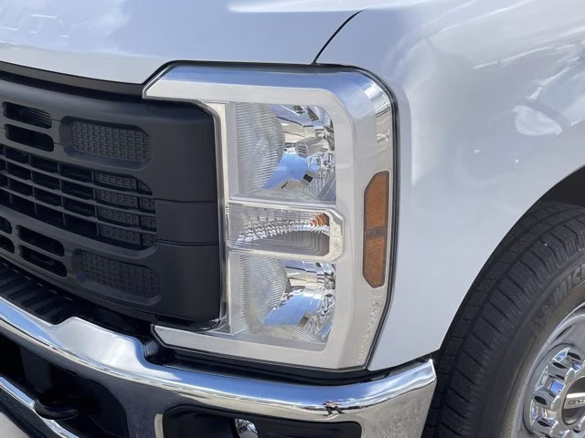 2026 Oxford White Ford Super Duty F-350 SRW XL RWD Truck