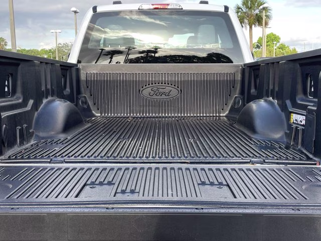 2026 Oxford White Ford Super Duty F-350 SRW XL RWD Truck
