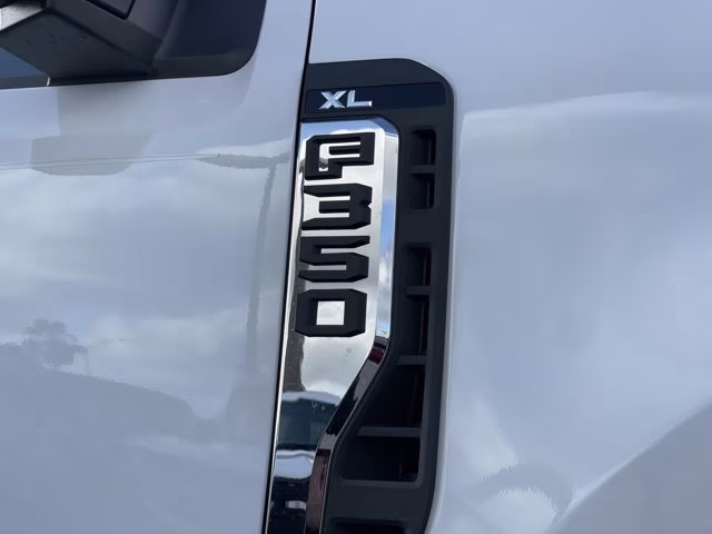 2026 Oxford White Ford Super Duty F-350 SRW XL RWD Truck