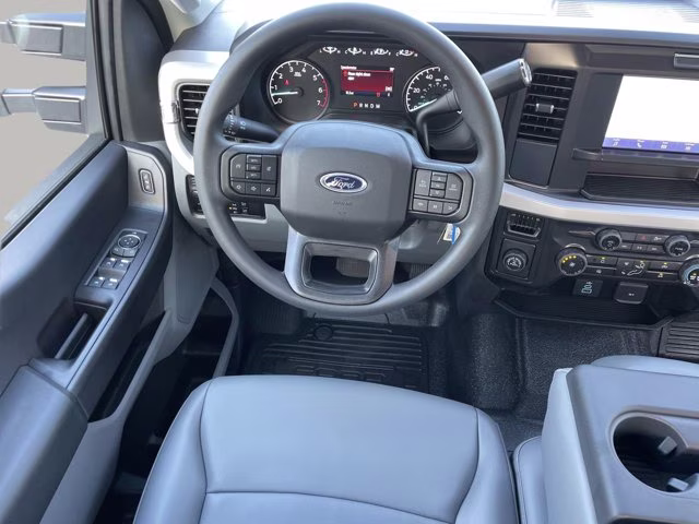 2026 Oxford White Ford Super Duty F-350 SRW XL RWD Truck