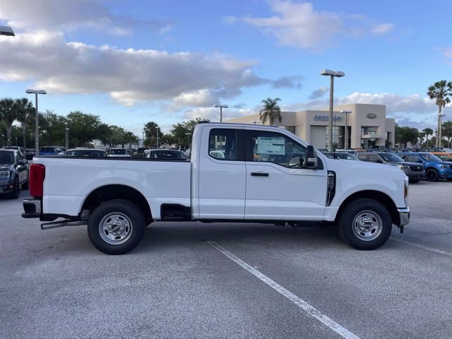 2026 Oxford White Ford Super Duty F-350 SRW XL RWD Truck