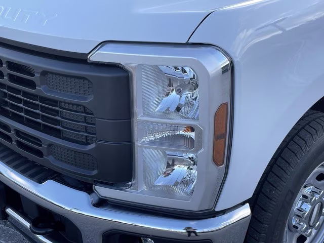 2026 Oxford White Ford Super Duty F-350 SRW XL RWD Truck