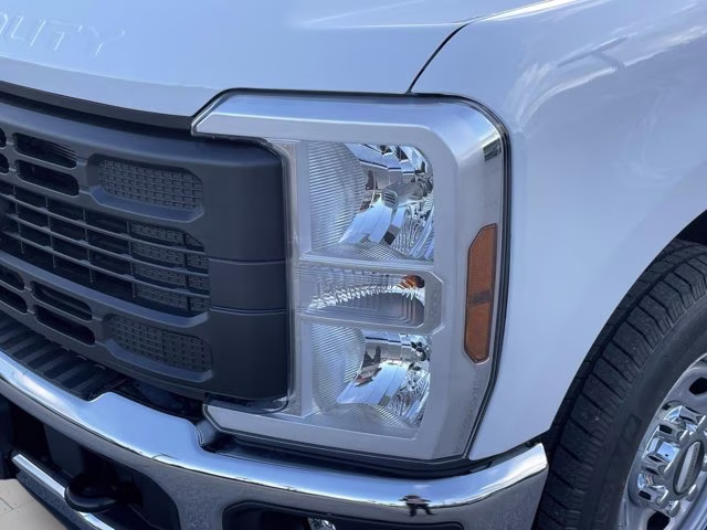 2026 Oxford White Ford Super Duty F-350 SRW XL RWD Truck