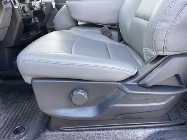 2026 Oxford White Ford Super Duty F-350 SRW XL RWD Truck