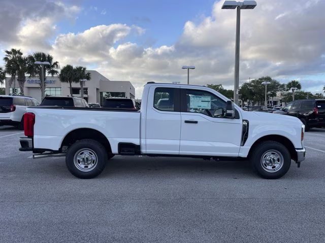 2026 Oxford White Ford Super Duty F-350 SRW XL RWD Truck