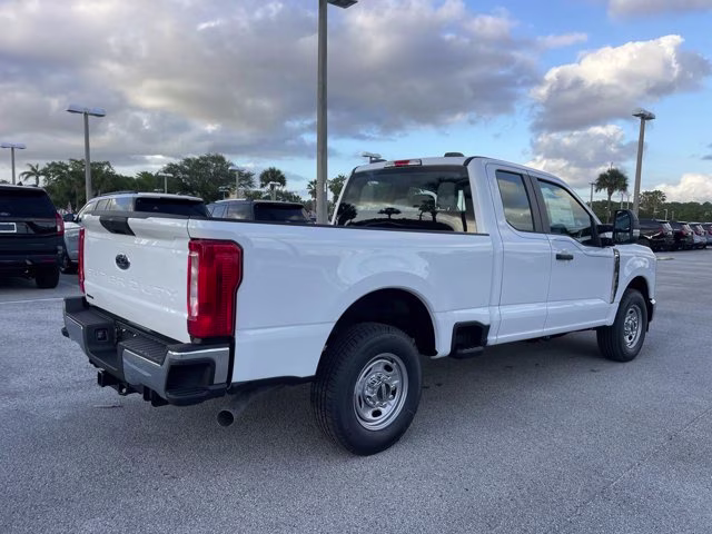2026 Oxford White Ford Super Duty F-350 SRW XL RWD Truck