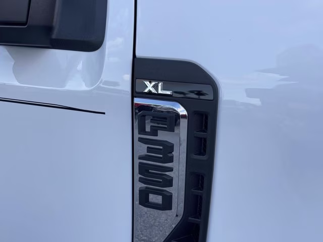 2026 Oxford White Ford Super Duty F-350 SRW XL RWD Truck