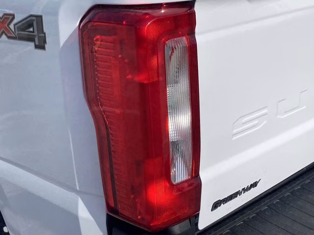 2026 Oxford White Ford Super Duty F-350 SRW XL 4X4 Truck