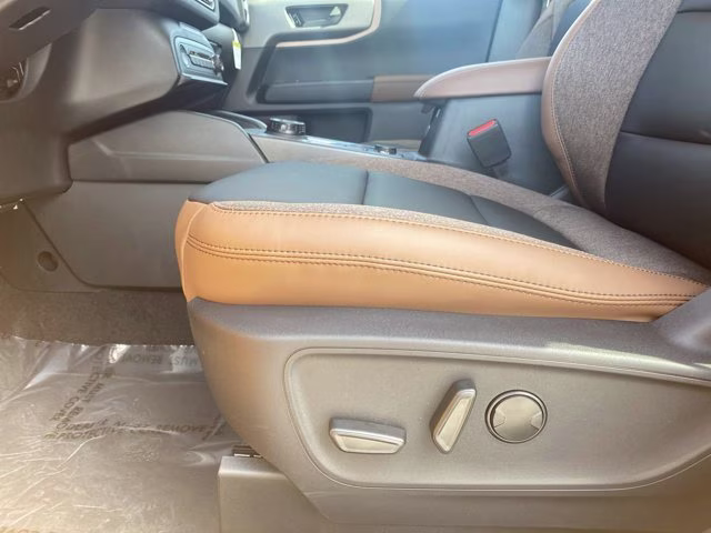 2026 Orange Fury Metallic Tri-Coat Ford Bronco Sport Outer Banks 4X4 SUV