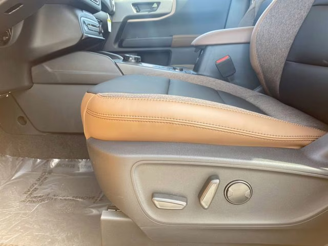 2026 Orange Fury Metallic Tri-Coat Ford Bronco Sport Outer Banks 4X4 SUV