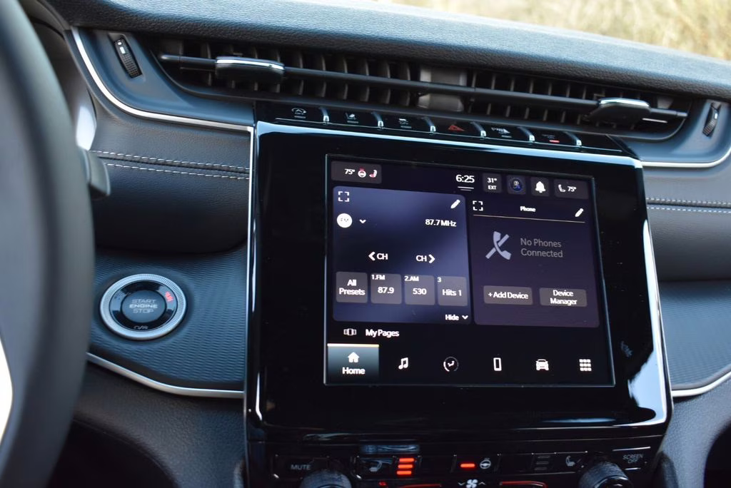 2025 Diamond Black Crystal Pearlcoat Jeep Grand Cherokee Altitude X 4X4 SUV