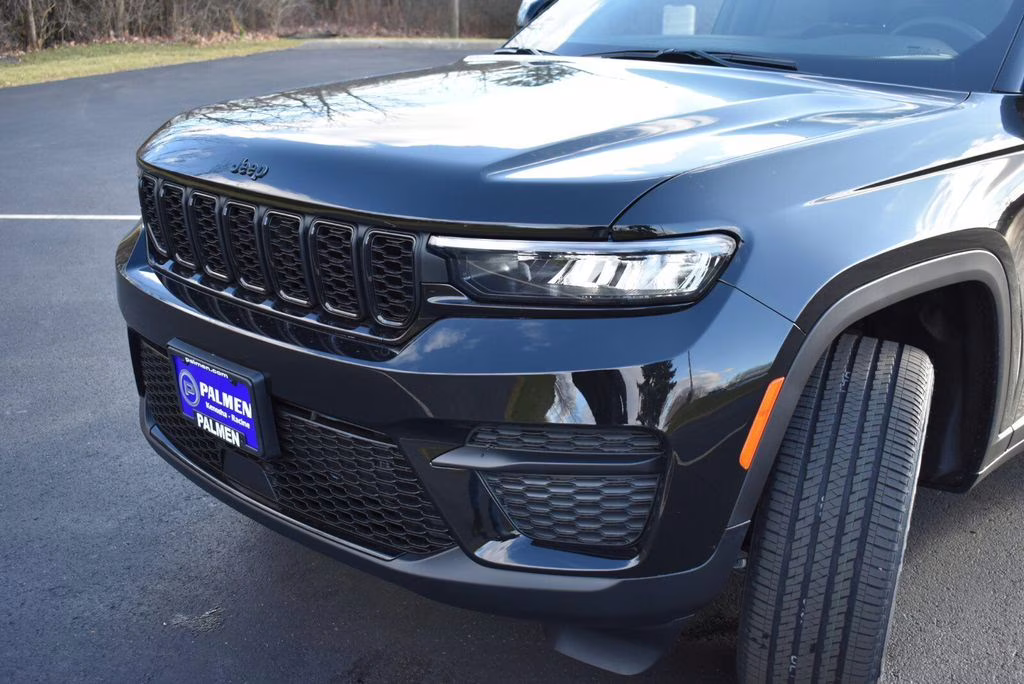 2025 Diamond Black Crystal Pearlcoat Jeep Grand Cherokee Altitude X 4X4 SUV