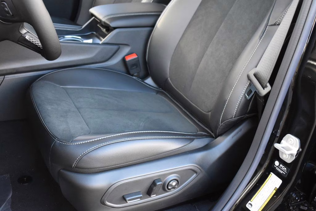 2025 Diamond Black Crystal Pearlcoat Jeep Grand Cherokee Altitude X 4X4 SUV