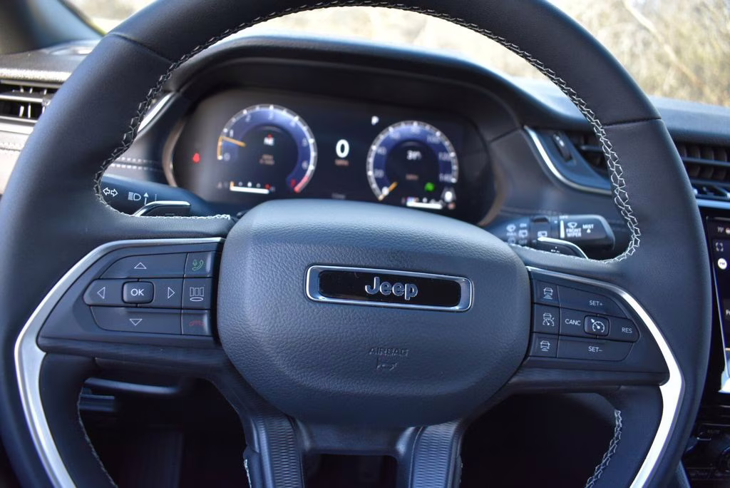 2025 Diamond Black Crystal Pearlcoat Jeep Grand Cherokee Altitude X 4X4 SUV